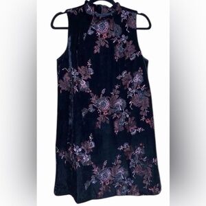 Beige by ECI Black Velvet Floral Embroidered Shift Dress - SIZE S - GORGEOUS!